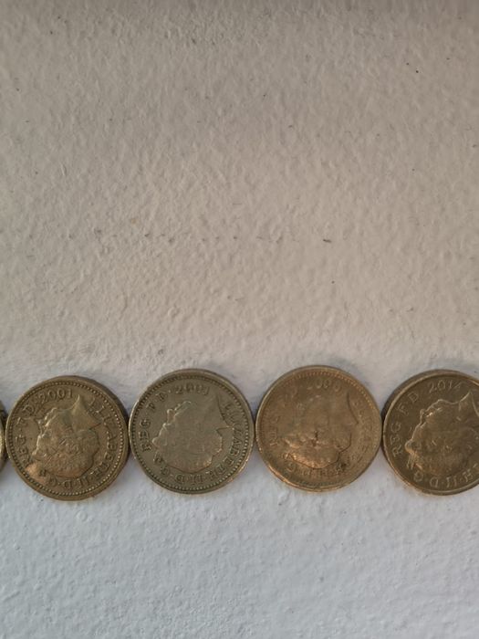 Monezi vechi din 1984 pound sterling