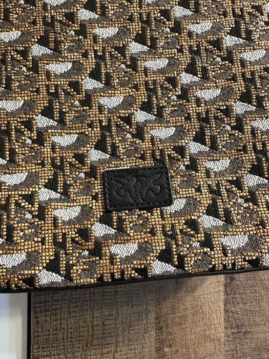 Дрехи Guess, Zara, Pinko