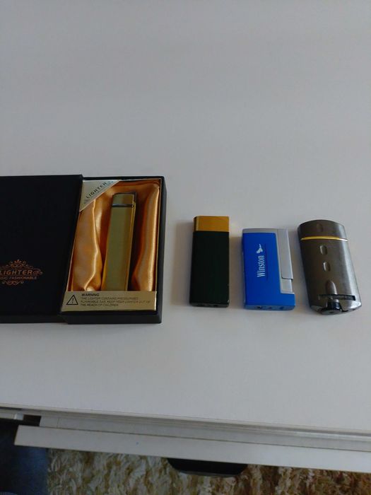 Vând lot brichete deosebite.