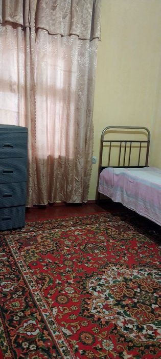 Uy sotiladi, 4 sotix.