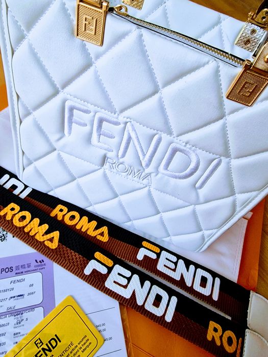 Geanta alb imaculat super model, ediție limitata, saculet, etichetă