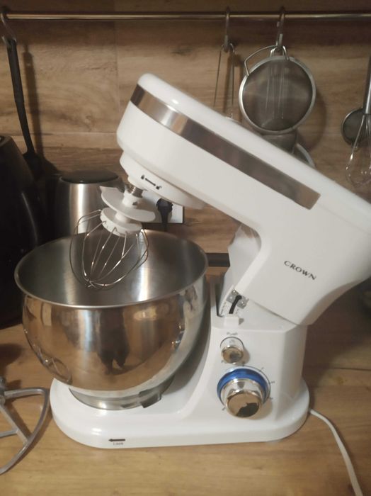 Планетарен миксер Crown CPM-5303 , 1000 W, 5 литра