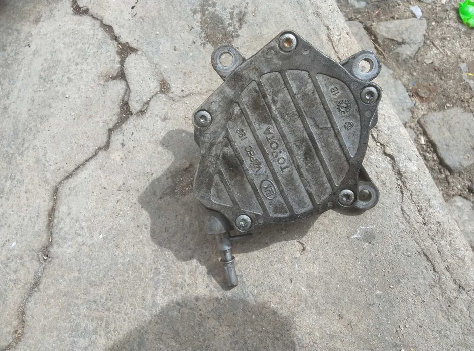 Вакуум помпа за toyota avensis toyota corolla toyota corolla verso 2.2