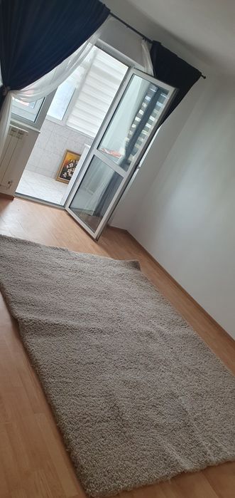 Persoana fizica închiriez apartament 2 camere Decomandat Centru-  Hala