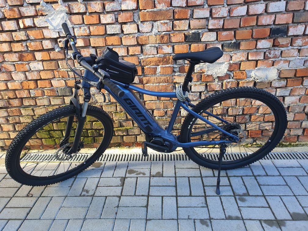 Vând Bicicleta electrica GIANT