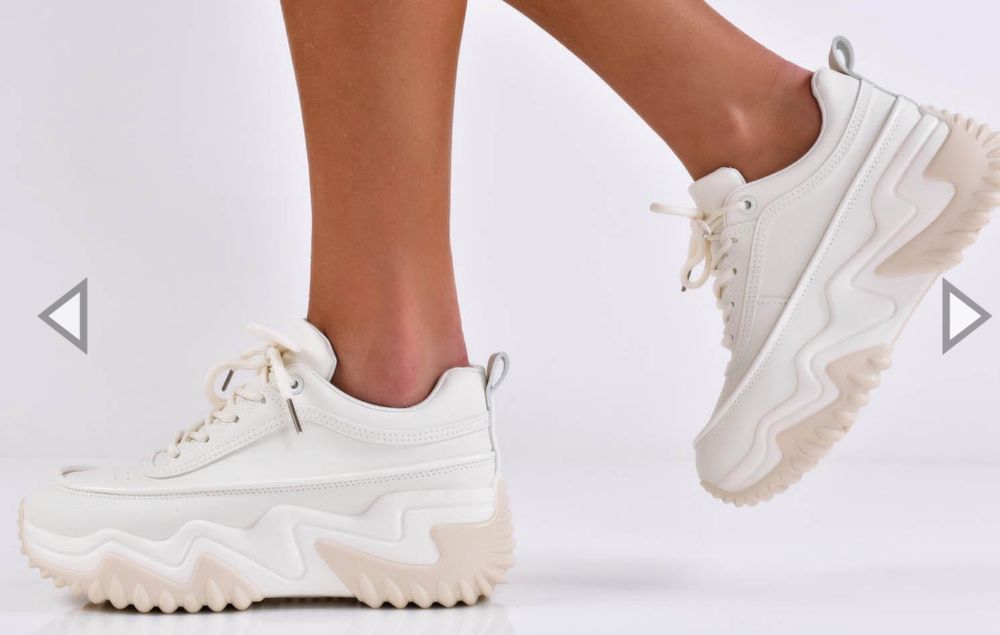 Дамски сникърси в бял цвят