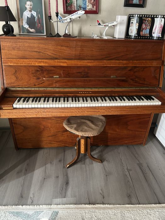 Продам инструмент пианино RIGA