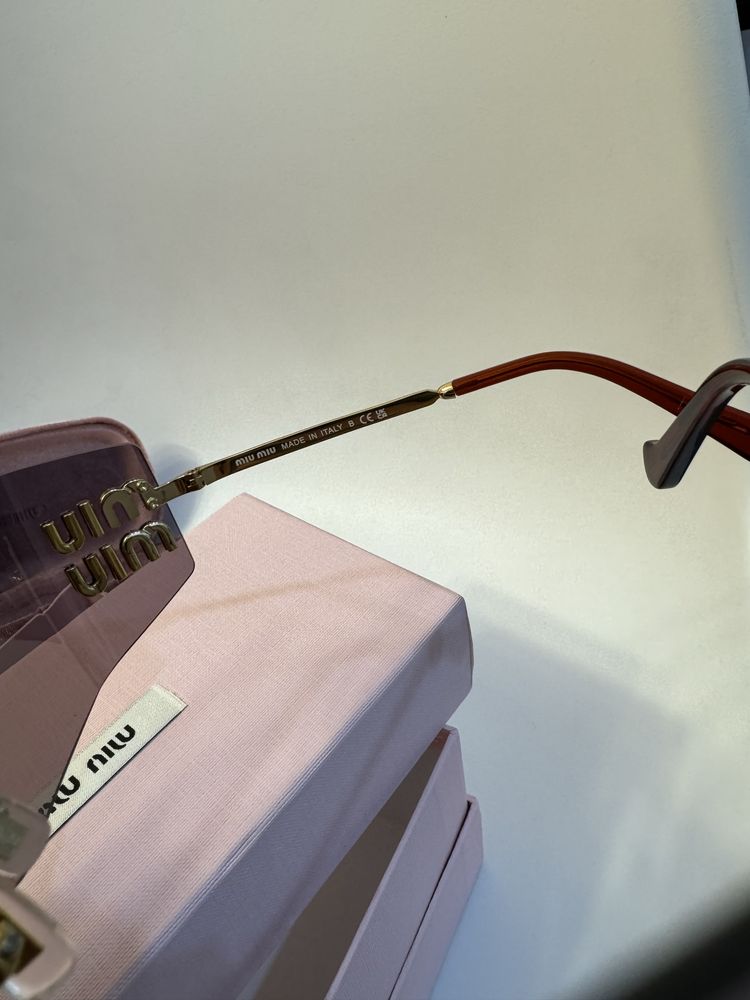 Очки солнцезащитные Miu Miu 2024 тренд