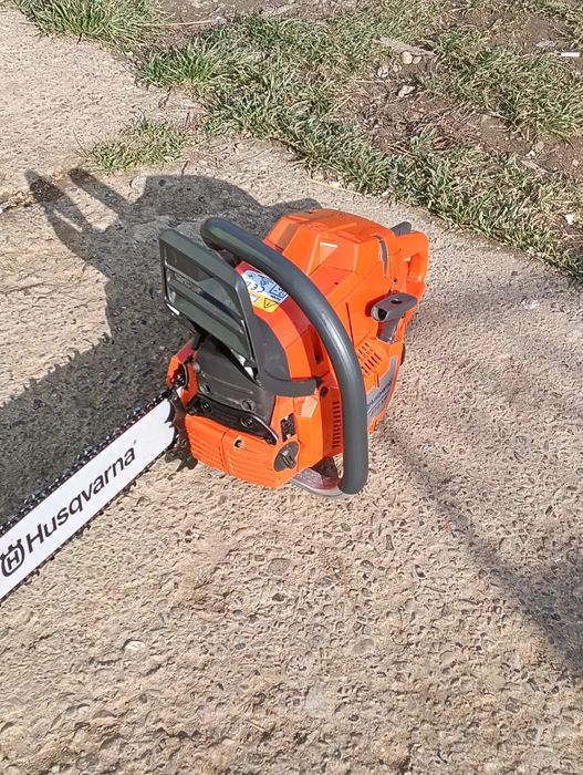 Vând Husqvarna 372 XP-TORQ Noua