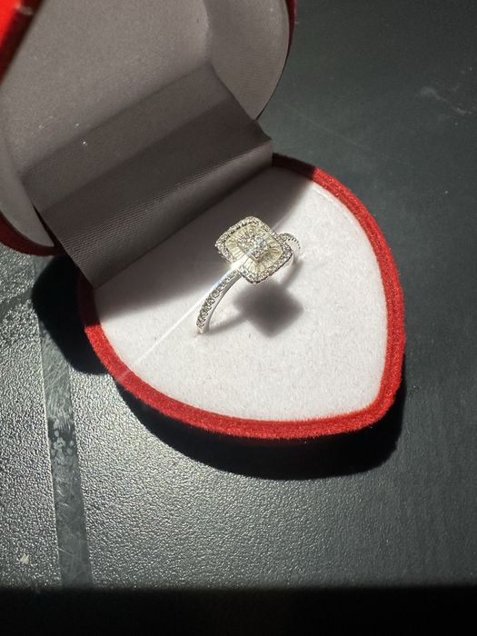 Inel de logodna cu diamante Teilor