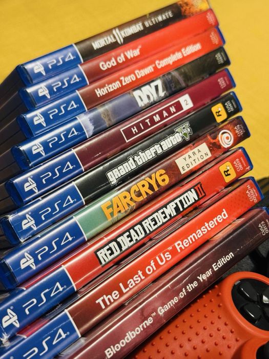 PlayStation 4 Pro 1TB с 10 Игри Пакет