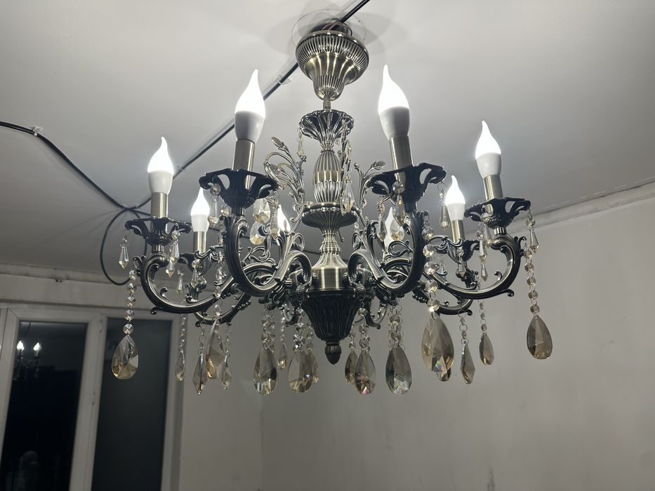 Люстра  8 лампоч