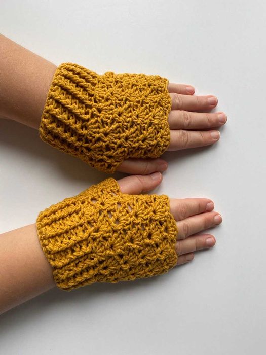 Manusi crosetate, fara degete, din bumbac