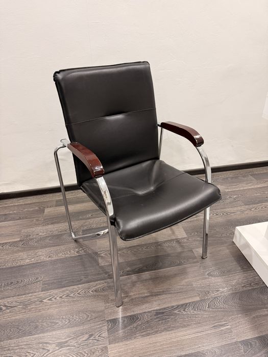 Стул офисный от зета