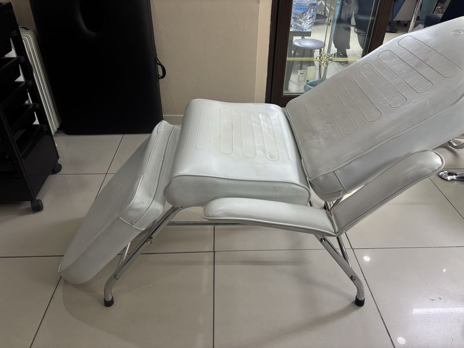 Продается кушетка  наращивание ресниц