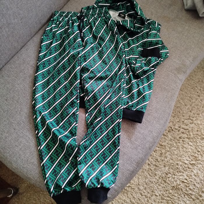 Продам женскую одежду