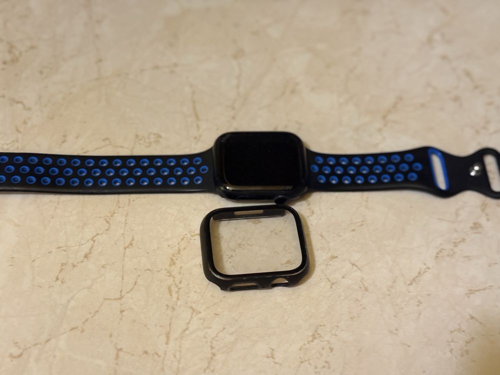 Apple Watch Series 7 45mm – батерия 80%, перфектен
