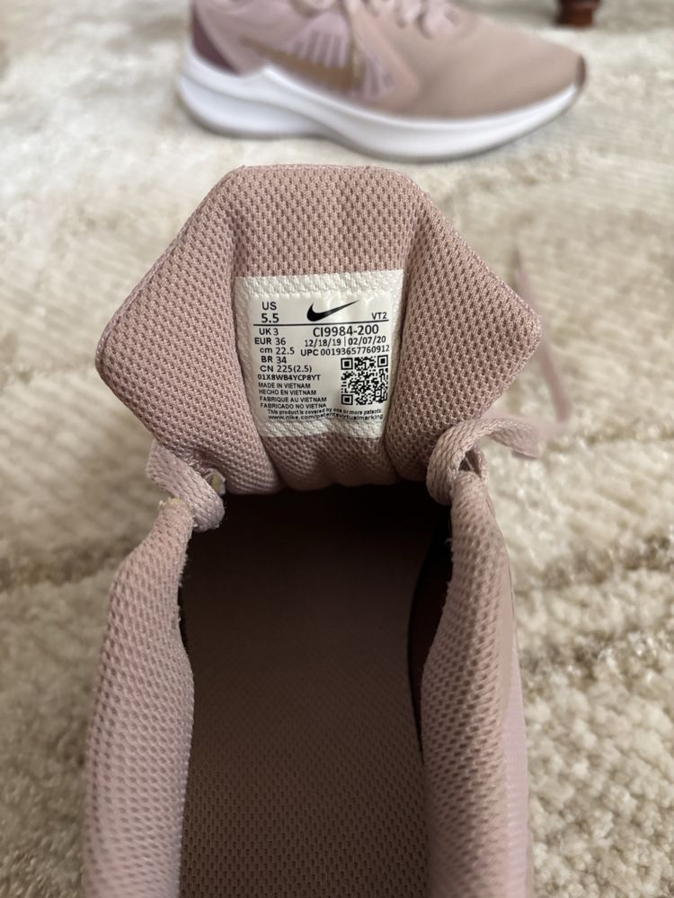 Дамски маратонки Nike