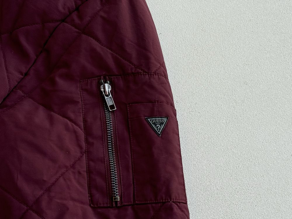 Geaca bomber puffer Guess femei vintage visinie