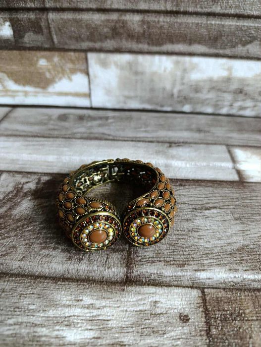 Гривна с подпис на Yuhong