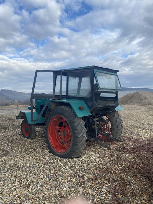 Tractor UNIVERSAL 650