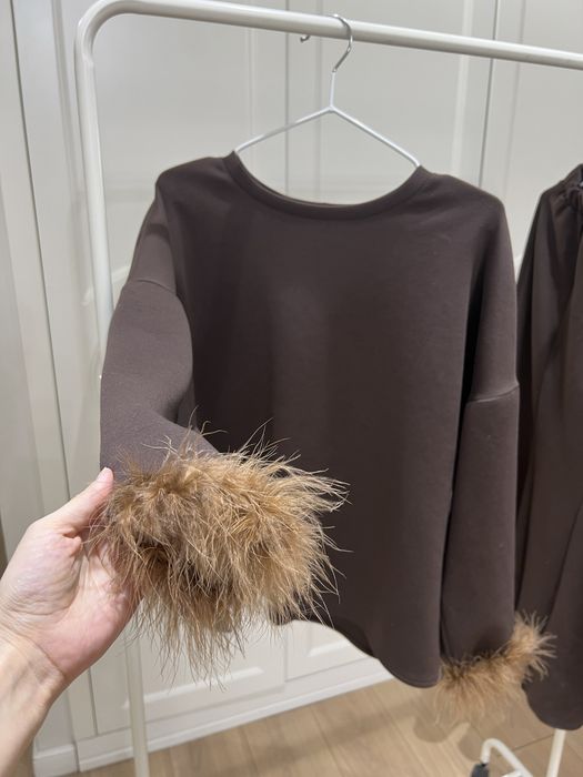 Женская двойка с перьями (юбка и кофта, шоколадного цвета)