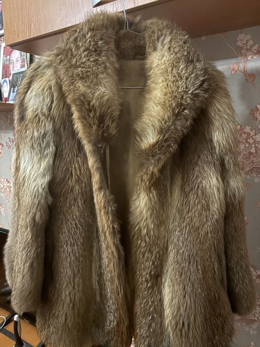 Vând haine din blană