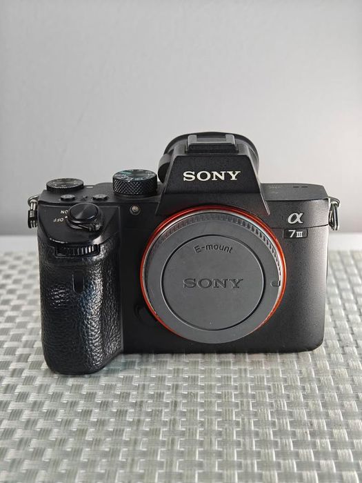 Sony A7iii безогледален фотоапарат + подаръци
