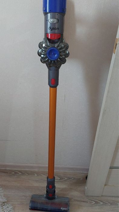 Продам dyson ablosute v 8 ручной пылесос