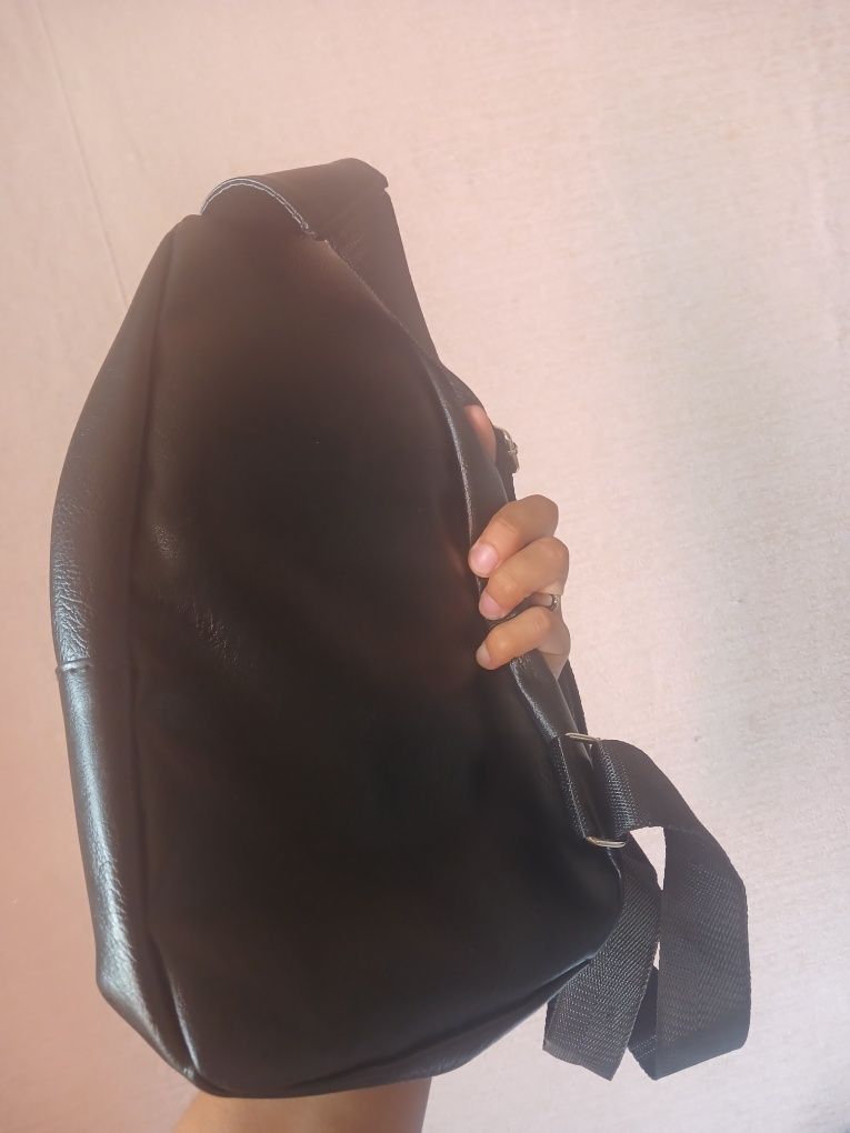 Продам барсетку новую