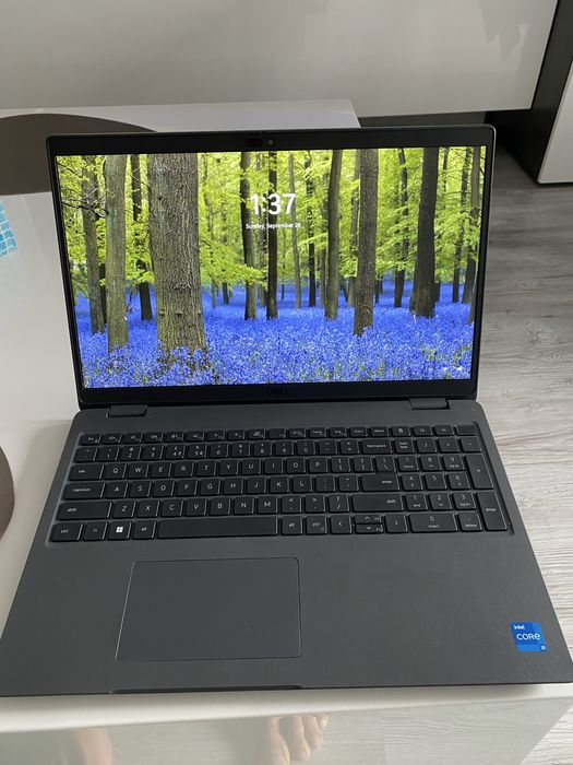 Лаптоп Dell LATITUDE model:2023 година