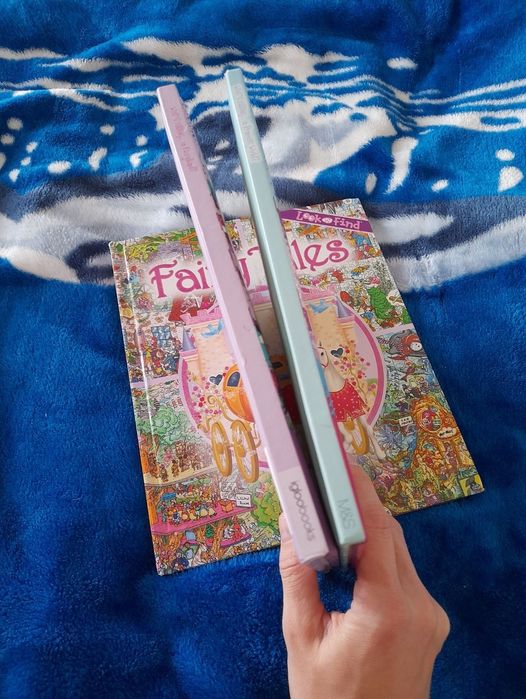 set 2 carti engleza cauta who's Hiding in Princess wordl fairyland