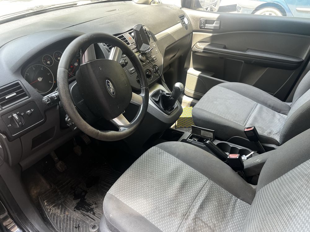 Ford C-max.