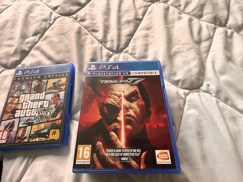 Пелейстейшън 4 слим с 6 игри и два джойстика