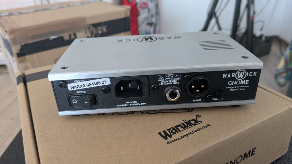 Head + cabinet chitară bass Warwick Gnome 200w
