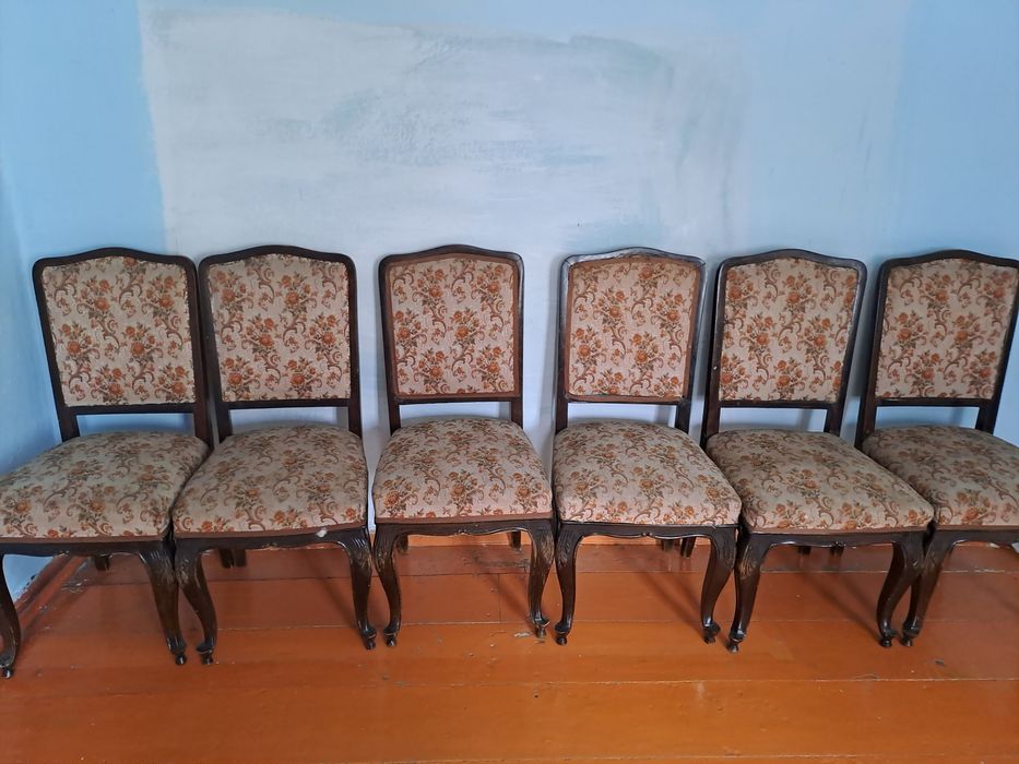 Стулья из красного дерева