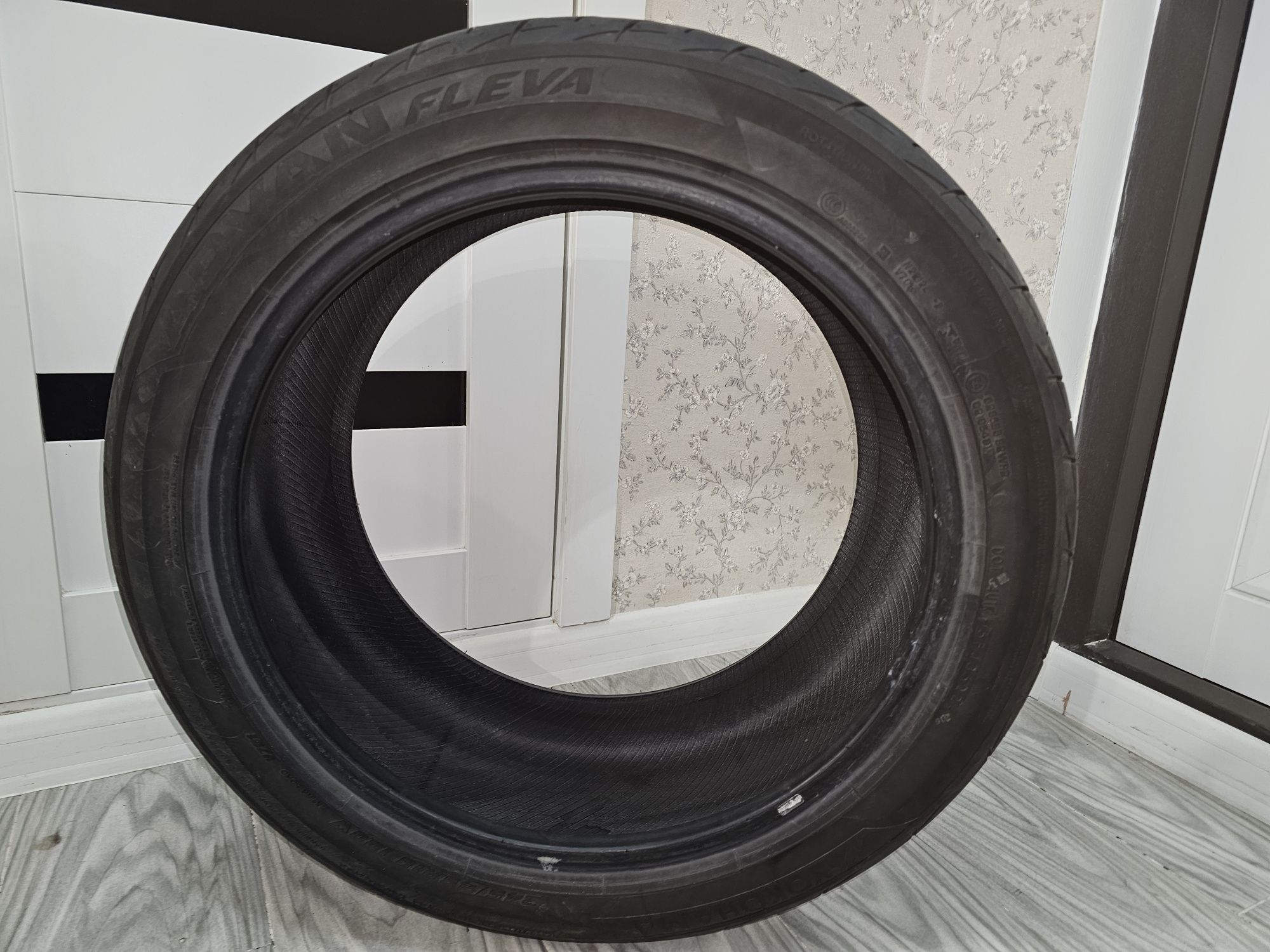 Шина Yokohama Advan 245/45 r18