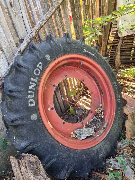 Roți tractor/ combină 10-28