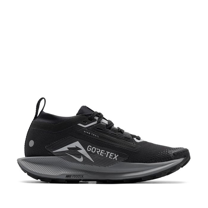 Nike Pegasus Trail 5 Gore-Tex
FQ0912-001 Дамски маратонки