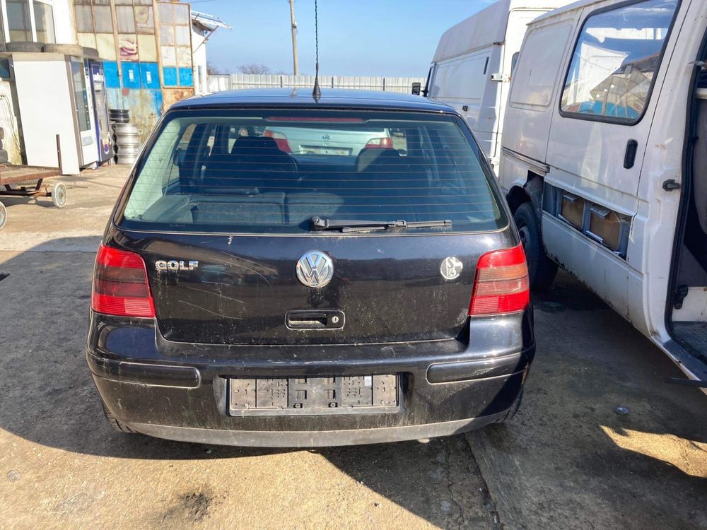 Golf 4 1.6 SR 101hp На Части