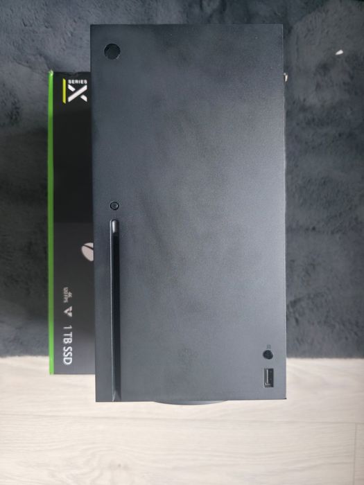Se vinde Xbox series X + Căști Xbox wireless