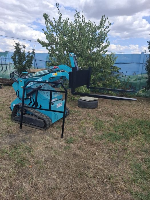 Incarcator frontal (mini buldoexcavator)