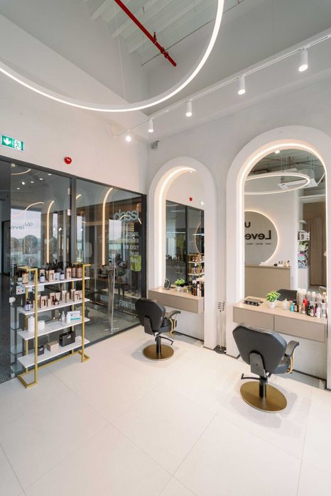 Inchiriez intreaga locatie sau 1 2 camere in Salon Servicii Frumusete