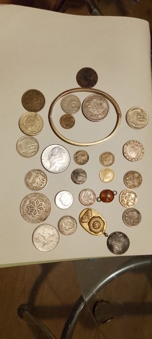 Продавам лот от стари монети и други колекционерски предмети