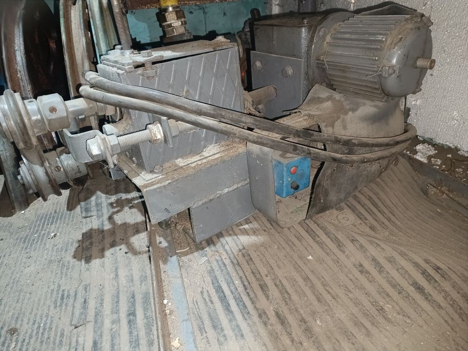 Редуктор с двигателем