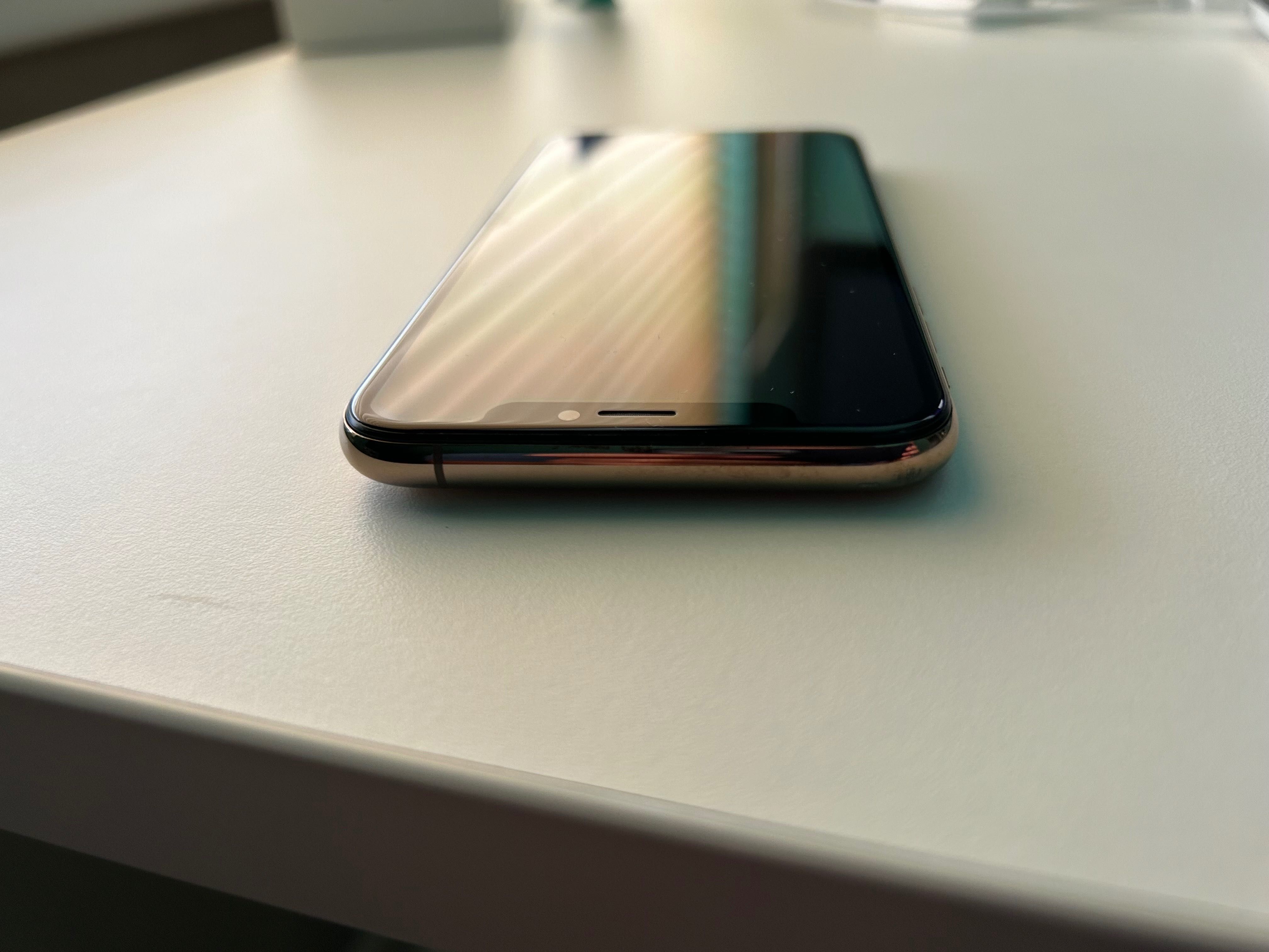iPhone XS 64GB Gold, сменена батерия и проблемен екран