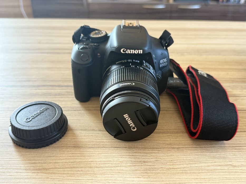 Canon EOS 600D + обектив 18–55mm IS II