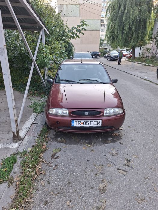 Vând Ford fiesta
