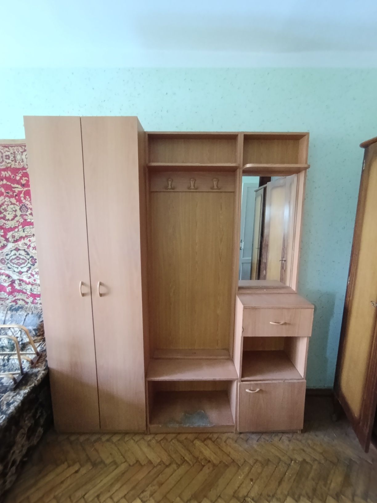 Гарнитур (небольшой шкаф, шкаф с полками и прихожка)