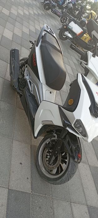 ITALIYA R2 motoskuter sotiladi.